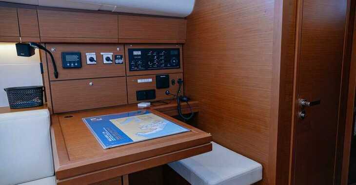 Chartern Sie segelboot in Marina Baotić - Jeanneau 54 - 5 + 1 cab.	