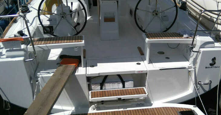 Rent a sailboat in Marina di Procida - Oceanis 38