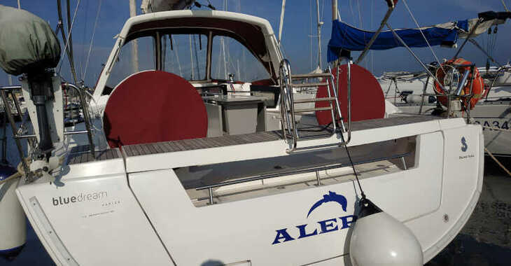 Rent a sailboat in Marina di Procida - Oceanis 45