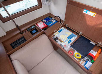 Rent a sailboat in Nidri Marine - Oceanis 51.1