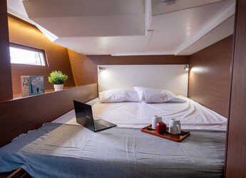 Rent a sailboat in Nidri Marine - Oceanis 51.1