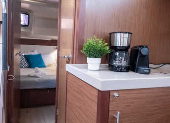 Rent a sailboat in Nidri Marine - Oceanis 51.1