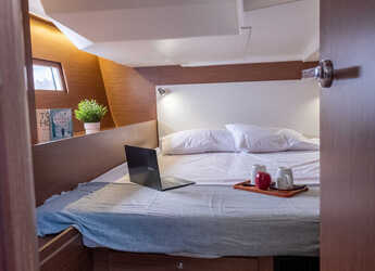 Rent a sailboat in Nidri Marine - Oceanis 51.1