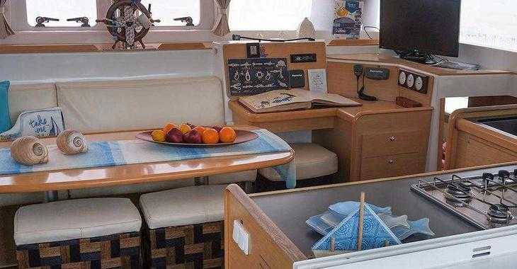 Rent a catamaran in Ormos Panagias - Lagoon 400