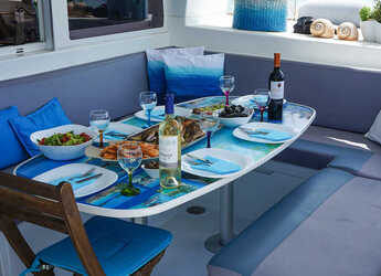 Rent a catamaran in Ormos Panagias - Lagoon 400