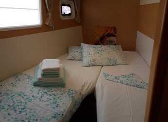 Rent a catamaran in Ormos Panagias - Lagoon 400