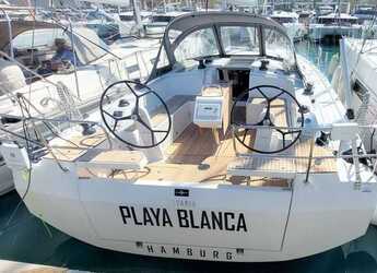 Rent a sailboat in Muelle de la lonja - Bavaria C42