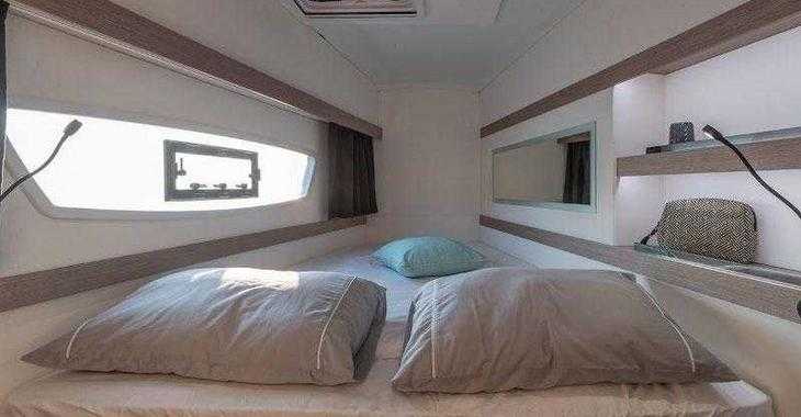 Rent a catamaran in Cantiere navale Franco Mirabelli - Isla 40