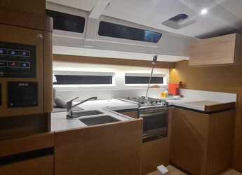 Chartern Sie segelboot in Kavala - Marina Perigialiou - Sun Odyssey 490 -2020