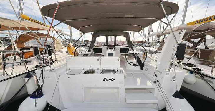 Rent a sailboat in Sangulin Marina - Dufour 430