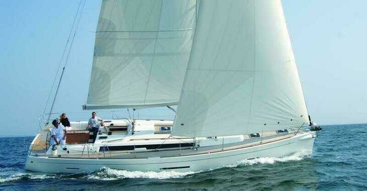 Rent a sailboat in Le port de la Trinité-sur-Mer - Dufour 450 GL