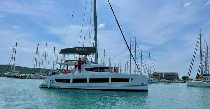Rent a catamaran in Marine Pirovac - Bali 4.2 - 4 + 1 cab.