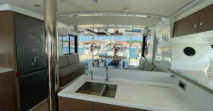 Rent a catamaran in Marine Pirovac - Bali 4.2 - 4 + 1 cab.