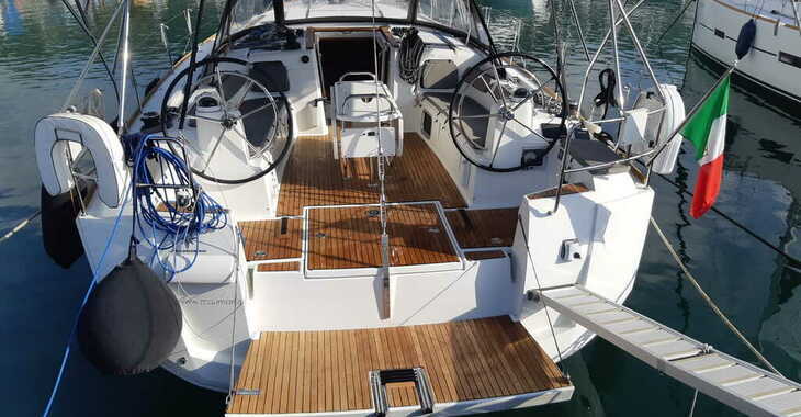 Rent a sailboat in Porto di Tropea - Sun Odyssey 519