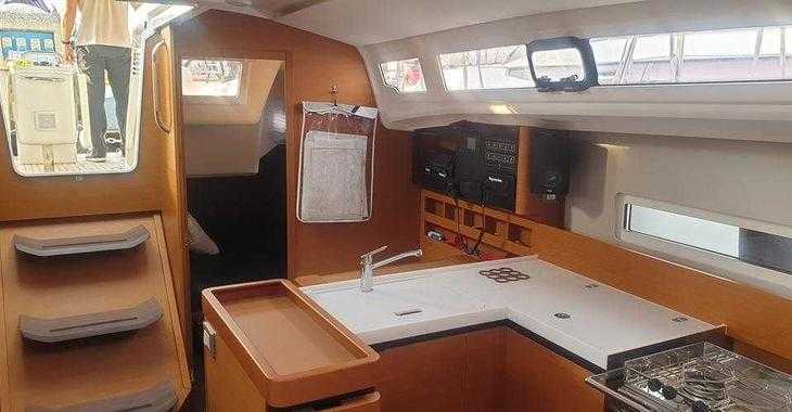 Rent a sailboat in Porto di Tropea - Sun Odyssey 410 Performance