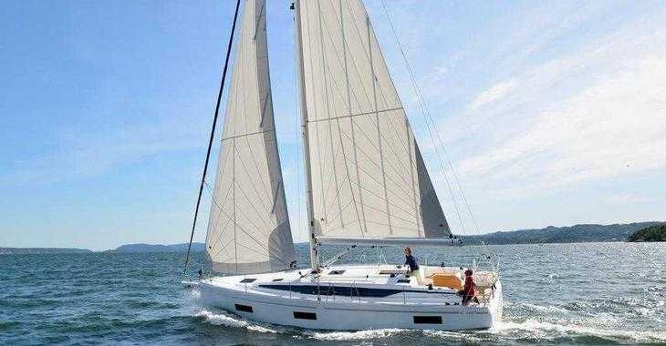 Rent a sailboat in Marina di San Vicenzo - Bavaria C42