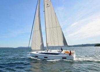 Rent a sailboat in Marina di San Vicenzo - Bavaria C42
