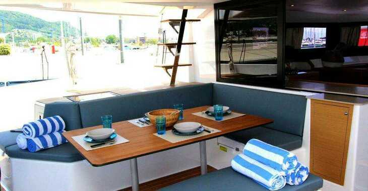 Rent a catamaran in Marina d'Arechi - Dufour Catamaran 48 5c+5h