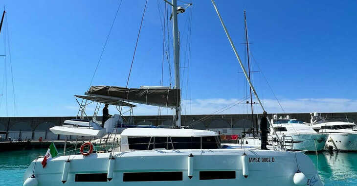 Rent a catamaran in Marina di Cannigione - Dufour Catamaran 48 5c+5h