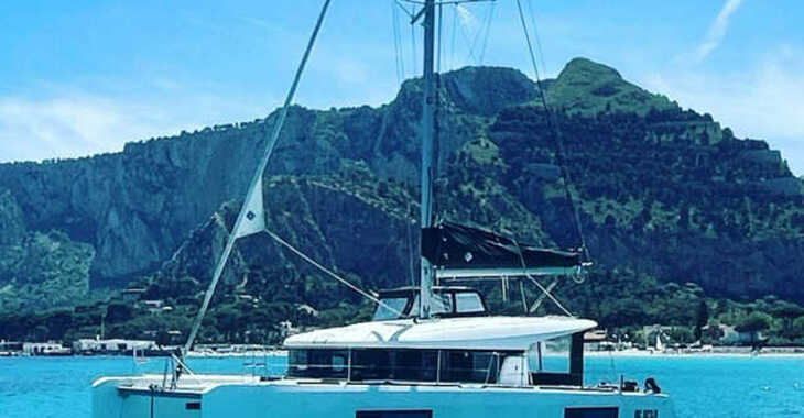 Rent a catamaran in Marina di Palermo La Cala - Lagoon 40