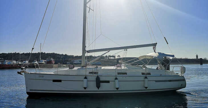 Rent a sailboat in Port Porto Re - Bavaria 36