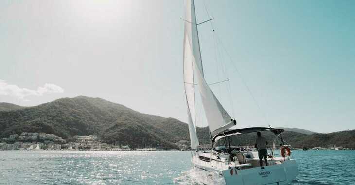 Rent a sailboat in Ece Marina - Bavaria C38