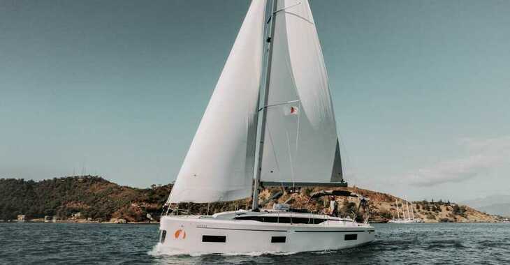 Rent a sailboat in Ece Marina - Bavaria C38