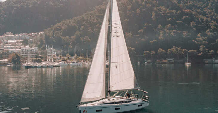 Chartern Sie segelboot in Ece Marina - Bavaria C42