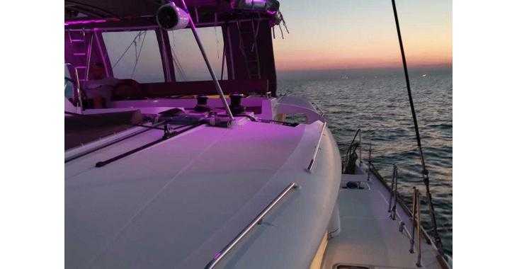 Rent a catamaran in Vlychada Marina - Lagoon 450  Flybridge