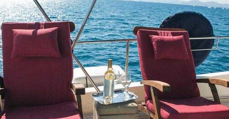 Chartern Sie yacht in Marina Delta Kallithea - Posillipo Technema 67