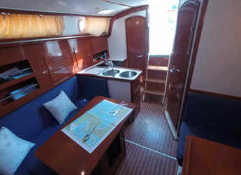 Rent a sailboat in Nikiti - Hanse 342