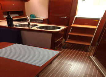 Rent a sailboat in Nikiti - Hanse 342