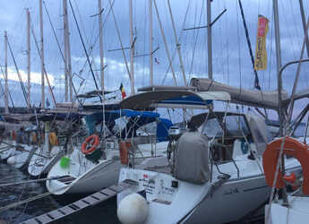 Rent a sailboat in Nikiti - Hanse 342