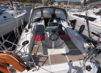 Rent a sailboat in Nikiti - Hanse 342