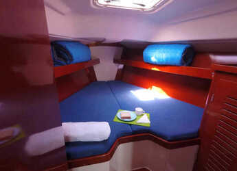 Rent a sailboat in Nikiti - Hanse 342