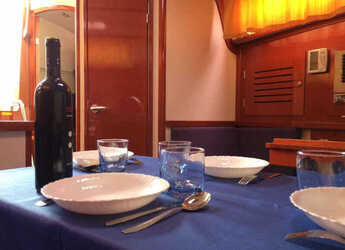 Rent a sailboat in Nikiti - Hanse 342