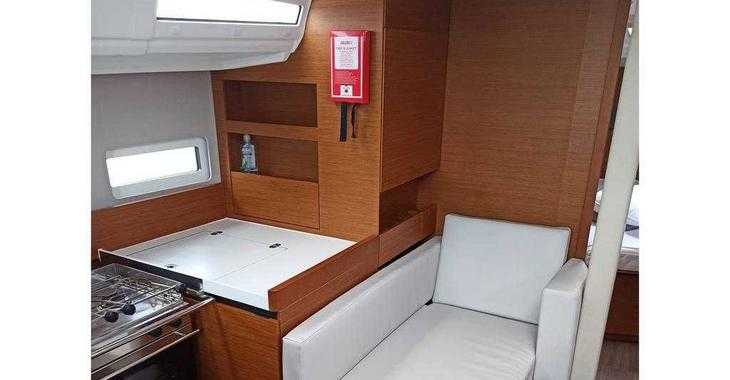 Rent a sailboat in Volos - Sun Odyssey 410