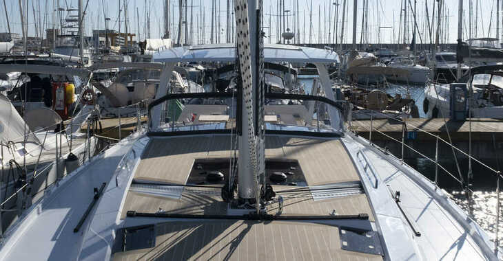 Rent a sailboat in Marina Cala de Medici - Hanse 460