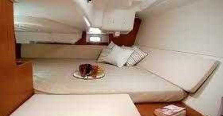 Rent a sailboat in Porto Lotti  - Oceanis 37