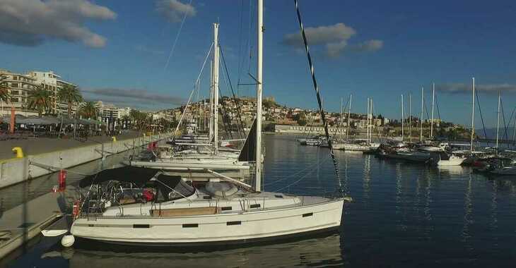 Rent a sailboat in Kavala - Marina Perigialiou - Bavaria 40