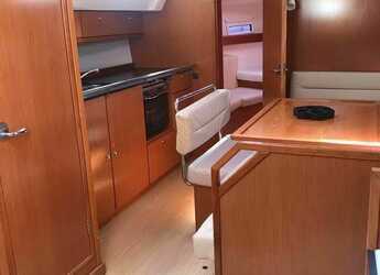 Rent a sailboat in Kavala - Marina Perigialiou - Bavaria 40 Cruiser