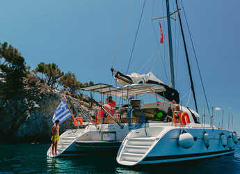 Alquilar catamarán en Nikiti - Lagoon 380