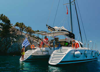 Alquilar catamarán en Nikiti - Lagoon 380