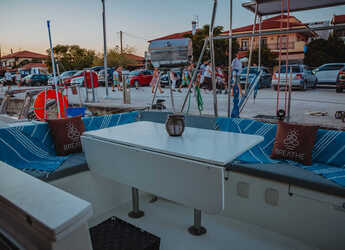 Alquilar catamarán en Nikiti - Lagoon 380