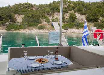 Alquilar catamarán en Nikiti - Lagoon 420