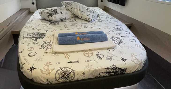 Rent a catamaran in Adaköy Marina - Isla 40