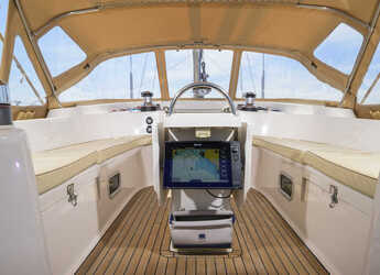 Chartern Sie segelboot in Marina Zeas - Ocean Star 56.1