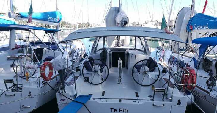 Rent a sailboat in Marina di Portorosa - Oceanis 35