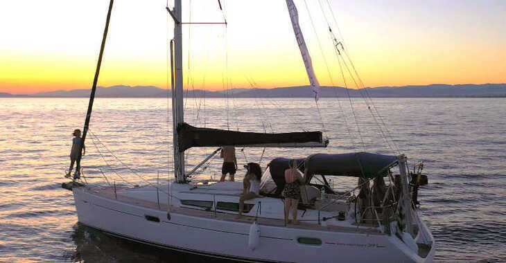 Chartern Sie segelboot in Athens Marina - Sun Odyssey 39i