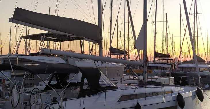 Chartern Sie segelboot in Athens Marina - Oceanis 40.1